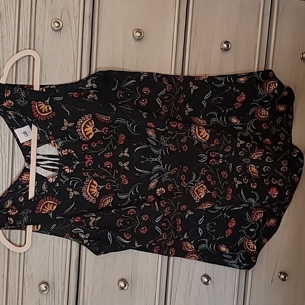 CAbi Legend Blouse #3621 Size L NWOT